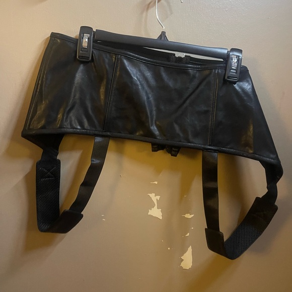 POSTER GIRL Black Pleather Underbust corset - Picture 3 of 3